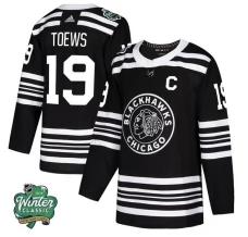 Miesten Chicago Blackhawks Jonathan Toews 19 Pelipaita 2019 Winter Classic Captain Patches Musta Authentic